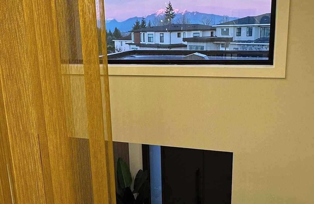 Brand New 6 Rooms Luxury Mansion in Fraser Heights