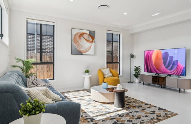 Brand-New 6BR HolidayHome | Beach&Shop | Workspace