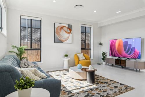 Brand New 6BR Holiday Home Beach and Shop Workspace