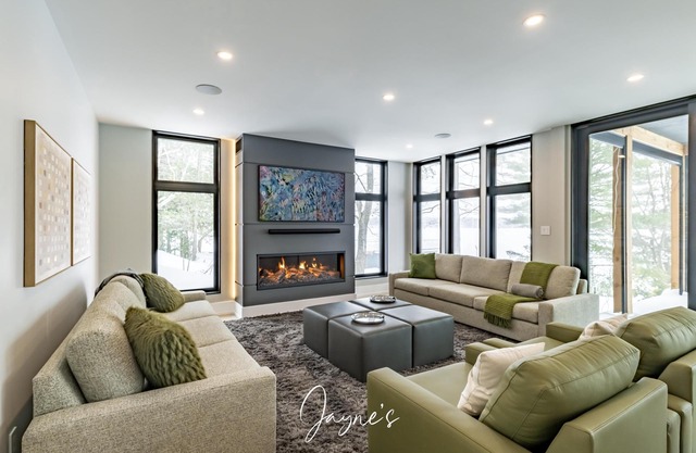 Brand new 8 bed 5 bath cottage on Lake Muskoka