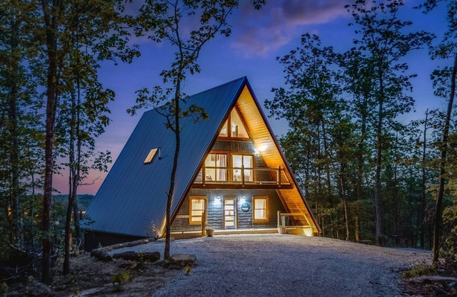 Brand new A-frame. Dragonfly Inn, overlooking Daniel Boone National Forest