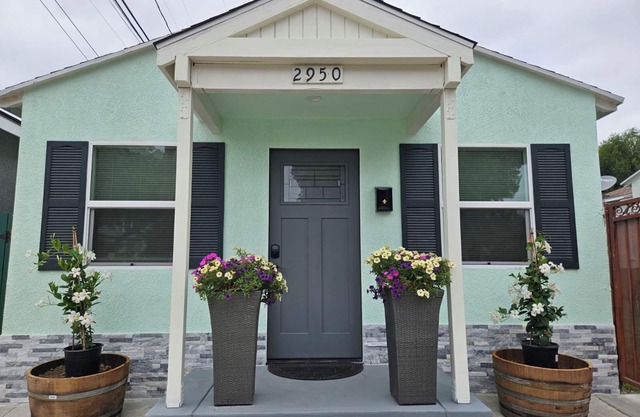 Brand new ADU back house with private patio perfect for traveling nurses