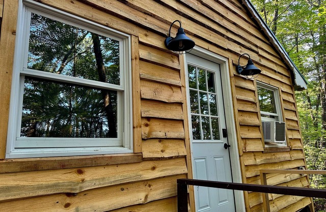 Brand New All Season Cabin Rental w/ Snowmobile Trail Access