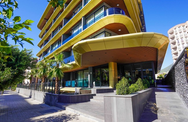 Brand new apartment in premium residential complex. 400m from Kleopatra beach!
