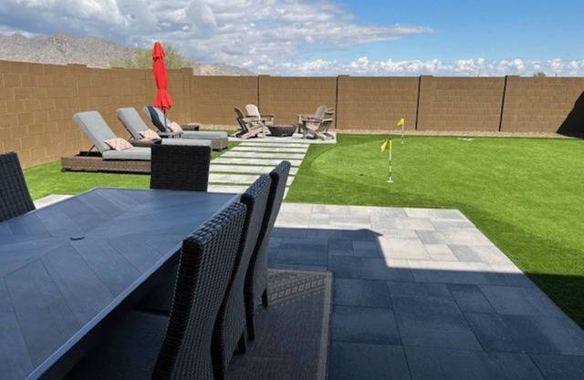 Spacious 5-bedroom house with beautiful views and golfing in Buckeye Verrado.
