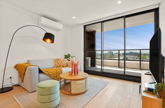 Brand New Box Hill Central Executive w/ pool+gym