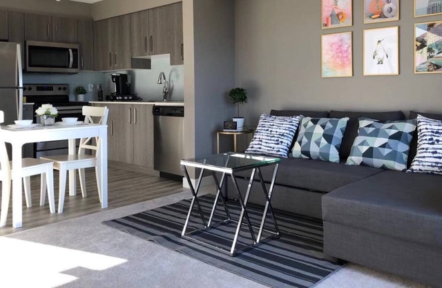 Nueva suite de condominios cerca de YYC y CrossIron Mall