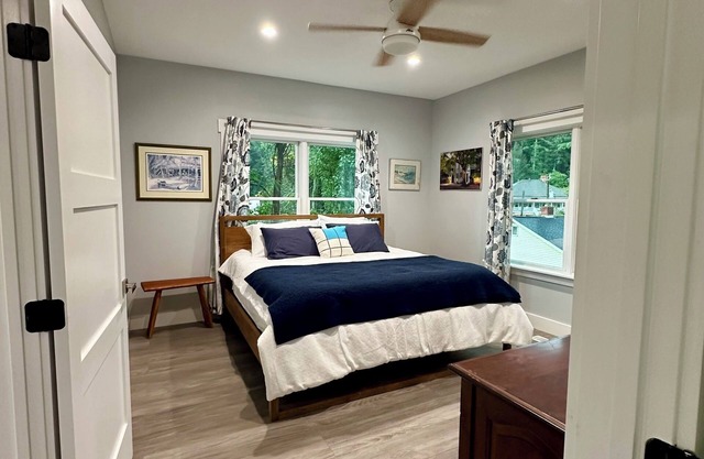 Brand New Cottage in Saluda – Steps to Town, Dining & Hiking Trails.