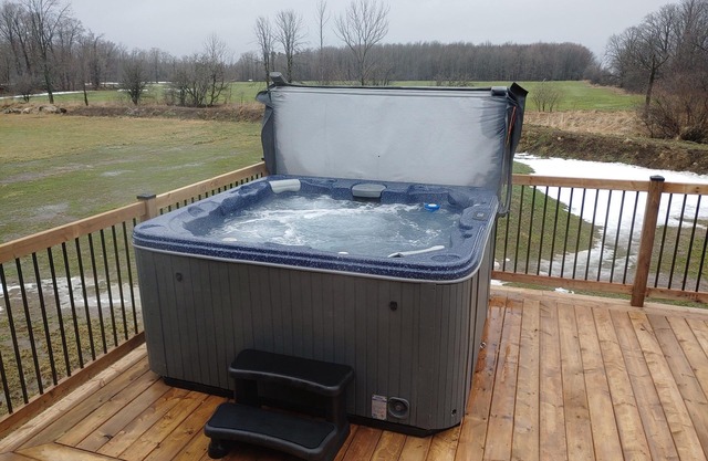 Brand New Country View Loft with Hot Tub