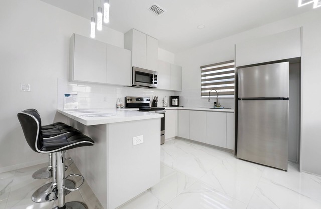 Brand NEW Cozy 3 Bedroom Apartment conveniently located in Pharr-McAllen area!