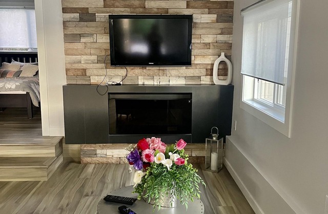 Brand new cozy bungalow on spacious private property overlooking Swan Lake.