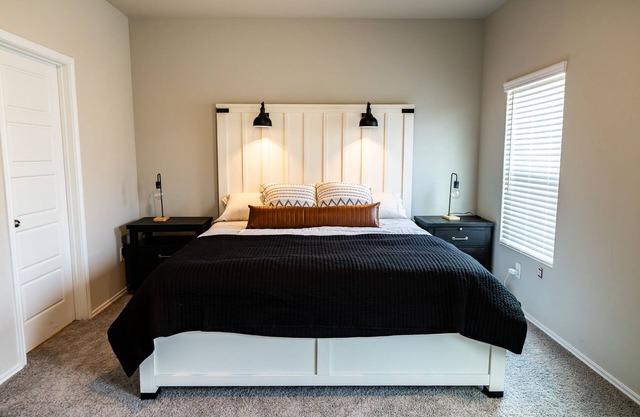 Brand New Cozy home near RAFB - 86" TV w/ game system, grill, and more