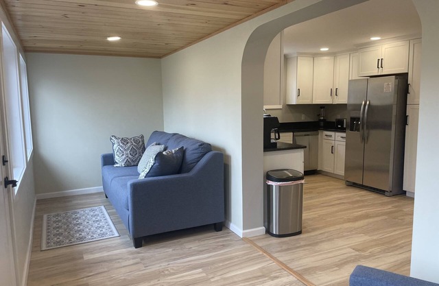 Brand new cozy, quiet interior, located in Village of Saugerties 3 mins to HITS