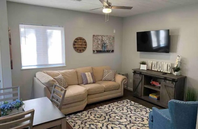 *BRAND NEW* Downtown Apartment