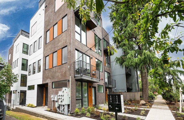 Brand New Eastlake Studio - SLU, UW, Shops & Eats