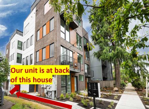 Brand New Eastlake Studio - SLU UW Shops & Eats