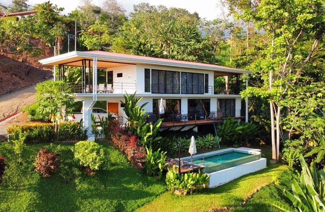 Brand New Entreverde Beach-Mountain house