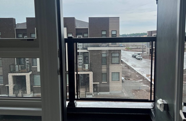Brand new exec 3 storey TH, 3000 sq foot high ceilings with 4 bdrm. Oakville