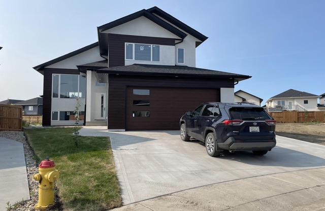 Brand new family House close to Saskatoon airport and downtown