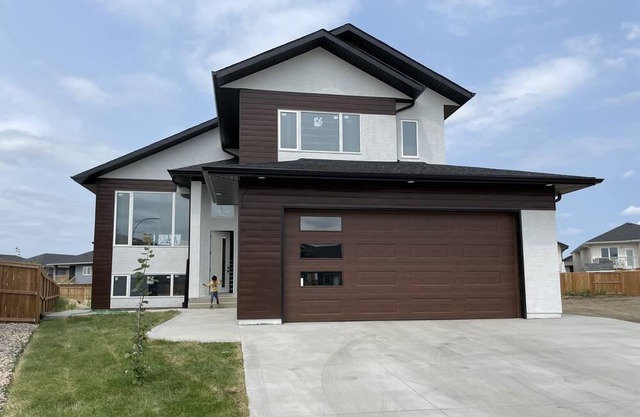 Brand new family House close to Saskatoon airport and downtown