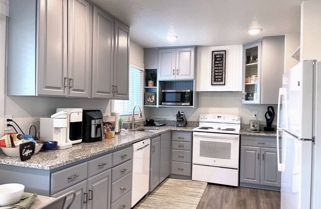 Brand New fully Remodeled modern Upstairs!!