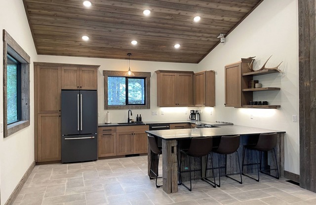 Brand New Home 25 minutes to YNP