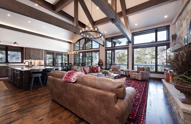Brand New Home Across from Purg - Awesome Views, Arcade Game, Hot Tub, AC