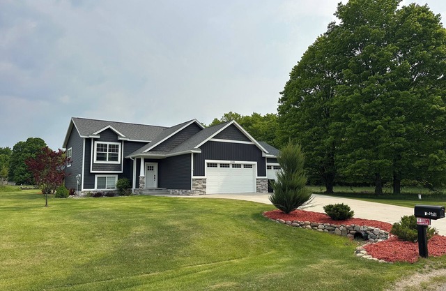 Brand new house across from Crystal Mountain Resort. Great for family gatherings