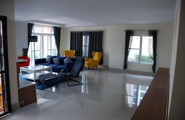 Casa nueva en alquiler de 300m2.