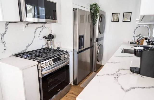BRAND-NEW INTERIOR 2BR APARTMENT COMPLETED RENOVATED/REMODELED IN 2022 with LARGE PRIVATE FENCED PATIO and PARKING (p59)