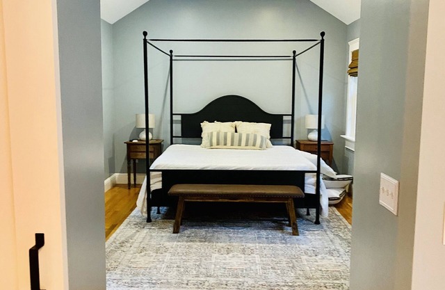 JULY 12-19 JUST OPENED UP!! NO CLEANING FEE! CLOSE TO TOWN AND BEACH!