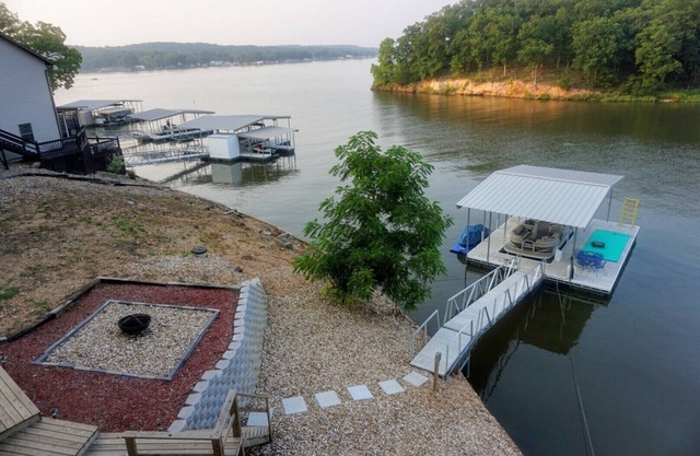 Brand new lake house, tucked away in a quiet cove with views to the main channel