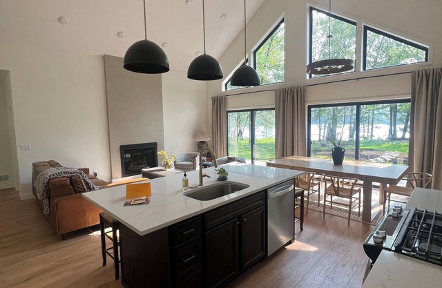Brand new lake house on private lake