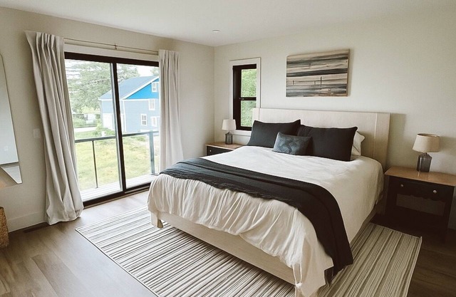 Brand New Lakeview Home - Steps to the Water