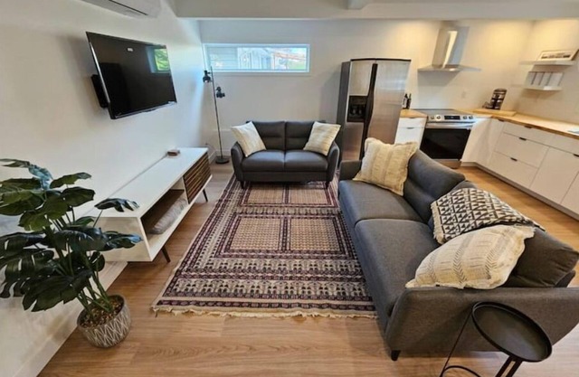 Brand new, licensed suite at KVR trailhead