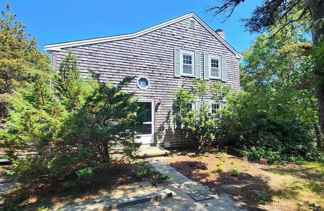 BRAND NEW LISTING! Comfortable 3BD-A/C, Deck, Short Drive to All the Best of Truro!