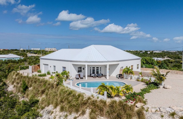 Brand New Longbay Hills Villa w/ Pool - Panoramic Views & 5 Minutes to the Beach