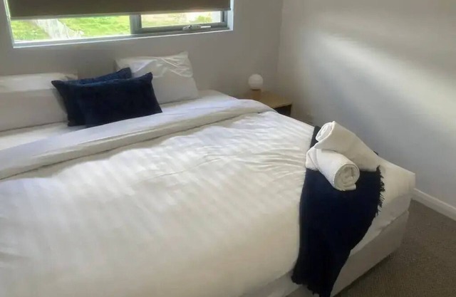 Brand new lux 3 bedroom townhouse located opposite the Wagga Wagga Racecourse.
