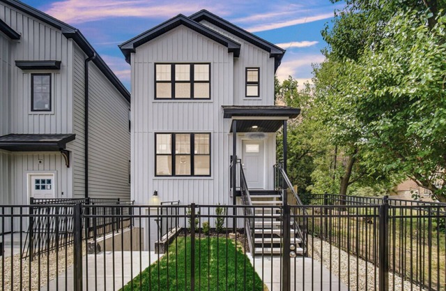 BRAND NEW, luxury, 2bdrm condo in the ❤️ of Woodlawn!