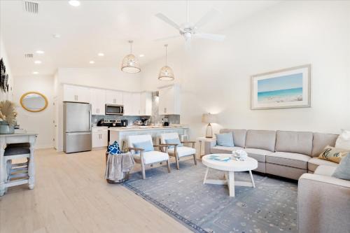 Brand New Luxury Rental on Oleander Unit E