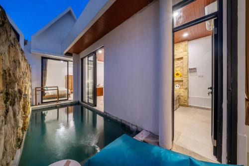 Brand New Luxury Villa - Perfect Location - Poolside Bliss