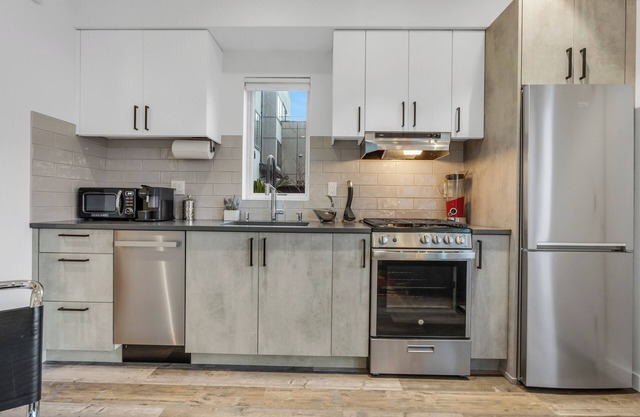 Brand New Modern Apartment in Ballard Brewery District