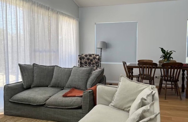 Brand new modern house minutes walk to the Blackwood River.