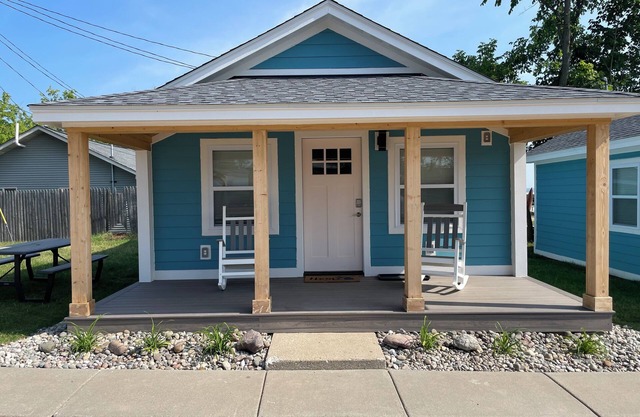 Brand New Modern Cabin Steps away from beautiful Houghton Lake