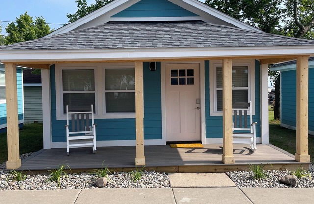 Brand New Modern Cabin Steps away from beautiful Houghton Lake