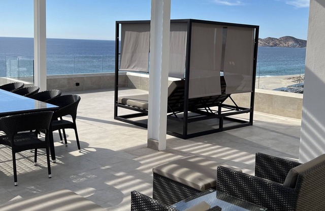 Brand new Oceanview Penthouse with private hot tub