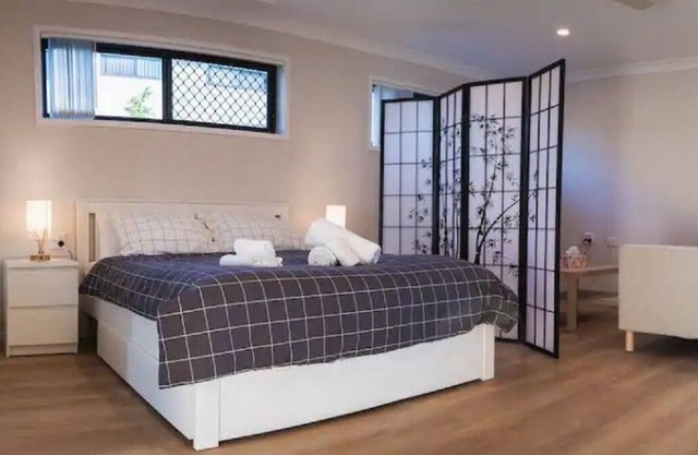 Brand new oversized apartment / ground level