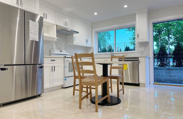 Brand new, peaceful first floor room for staying