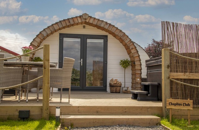 Brand new pod with a hot tub, dogs allowed, in the heart of North Yorkshire.