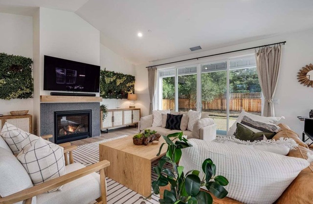 BRAND NEW POOL Luxury 4 bd, 7 min to Healdsburg!